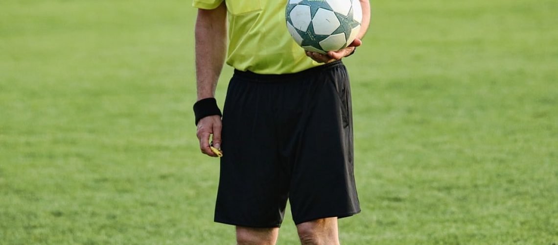 bildet viser Fotballdommer